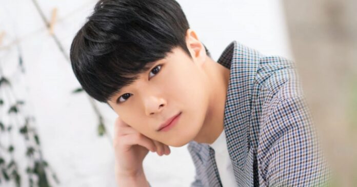 Fans Criticize Online Sellers For Massively Hiking The Prices Of ASTRO's Moonbin Items Following His Passing